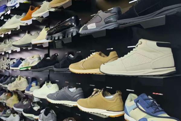 CARRY ON SHOES TRADING CO., LTD